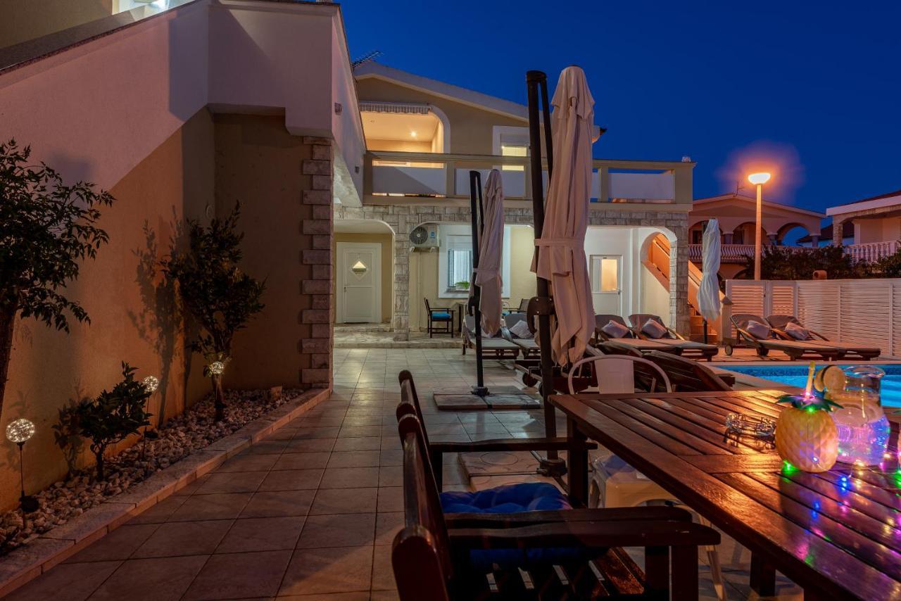 Villa Karmen - Poolhouse فير المظهر الخارجي الصورة