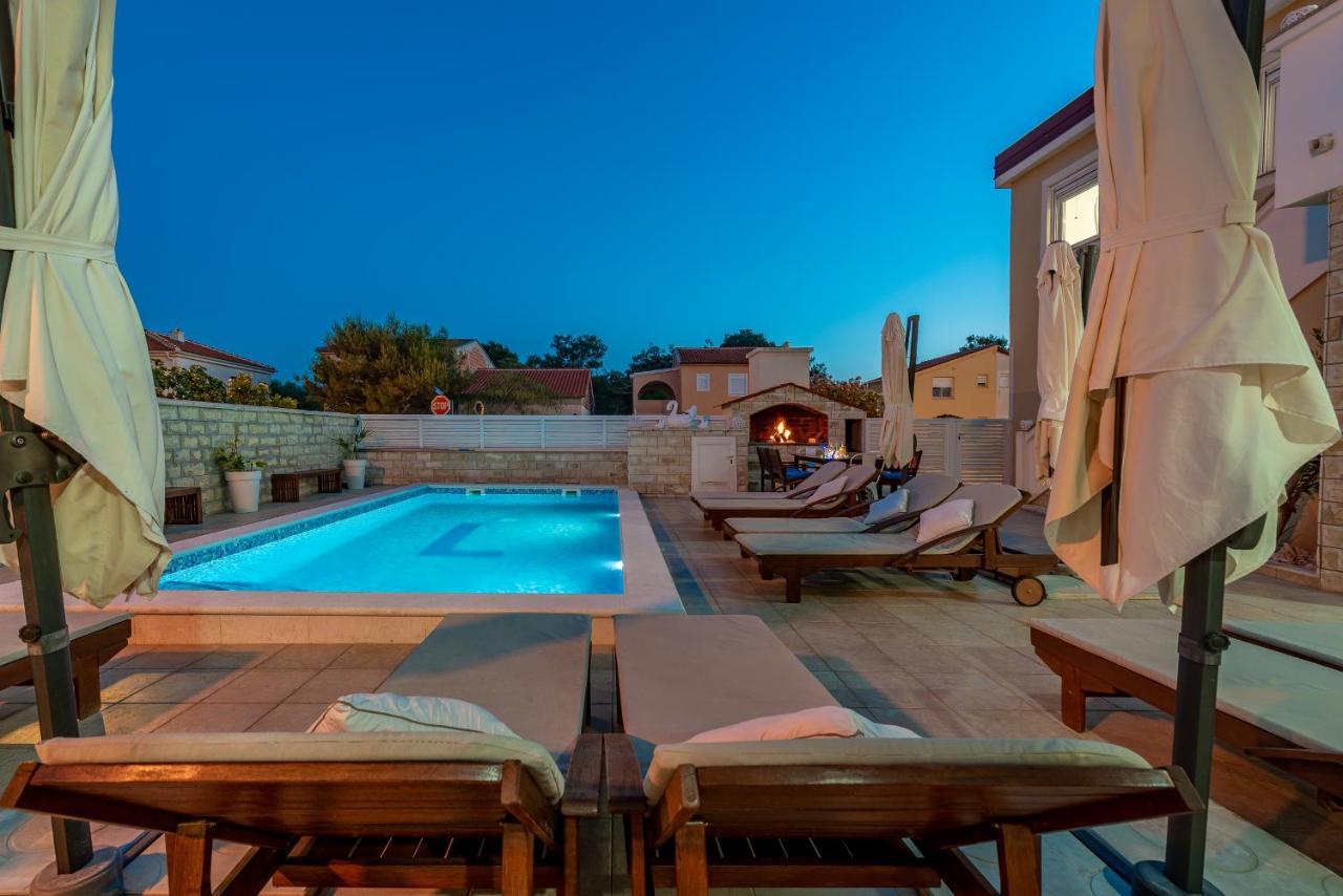 Villa Karmen - Poolhouse فير المظهر الخارجي الصورة