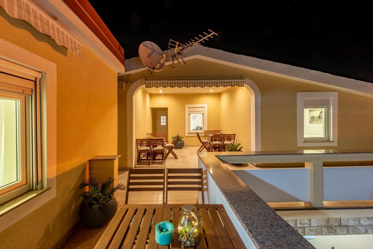 Villa Karmen - Poolhouse فير المظهر الخارجي الصورة