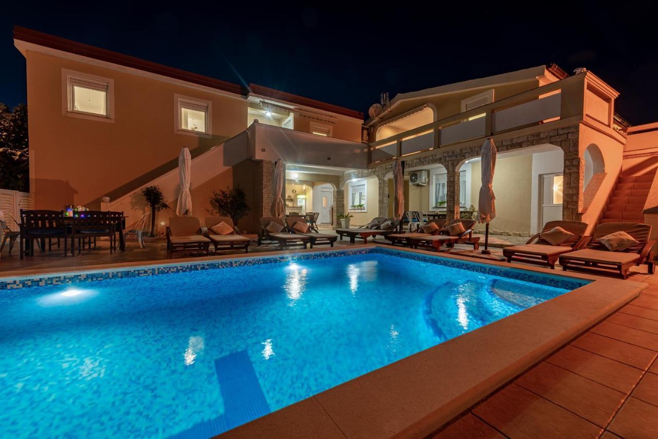Villa Karmen - Poolhouse فير المظهر الخارجي الصورة
