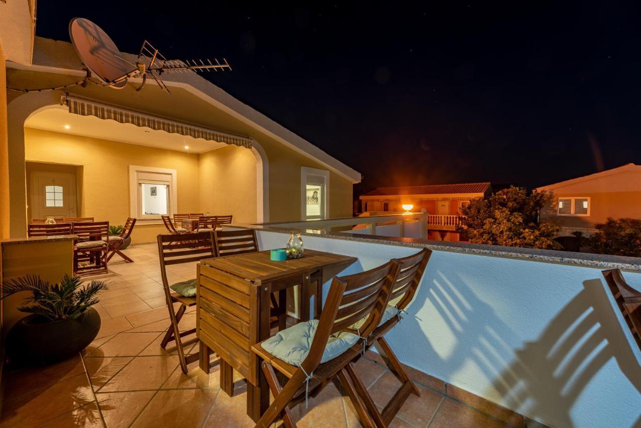 Villa Karmen - Poolhouse فير المظهر الخارجي الصورة