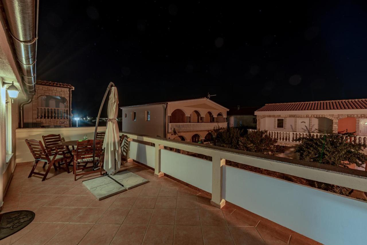 Villa Karmen - Poolhouse فير المظهر الخارجي الصورة